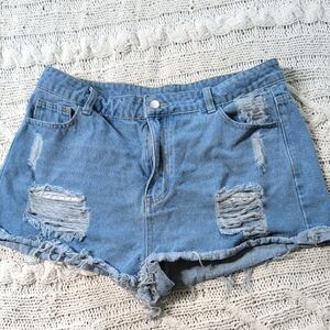 ☀️ Distressed Denim Shorts